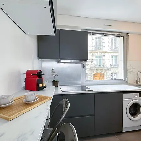 Chic Flat With A Garden Near Trocadero Apartment