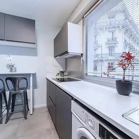 Chic Flat With A Garden Near Trocadero Apartment *