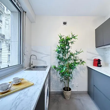 Chic Flat With A Garden Near Trocadero Paris